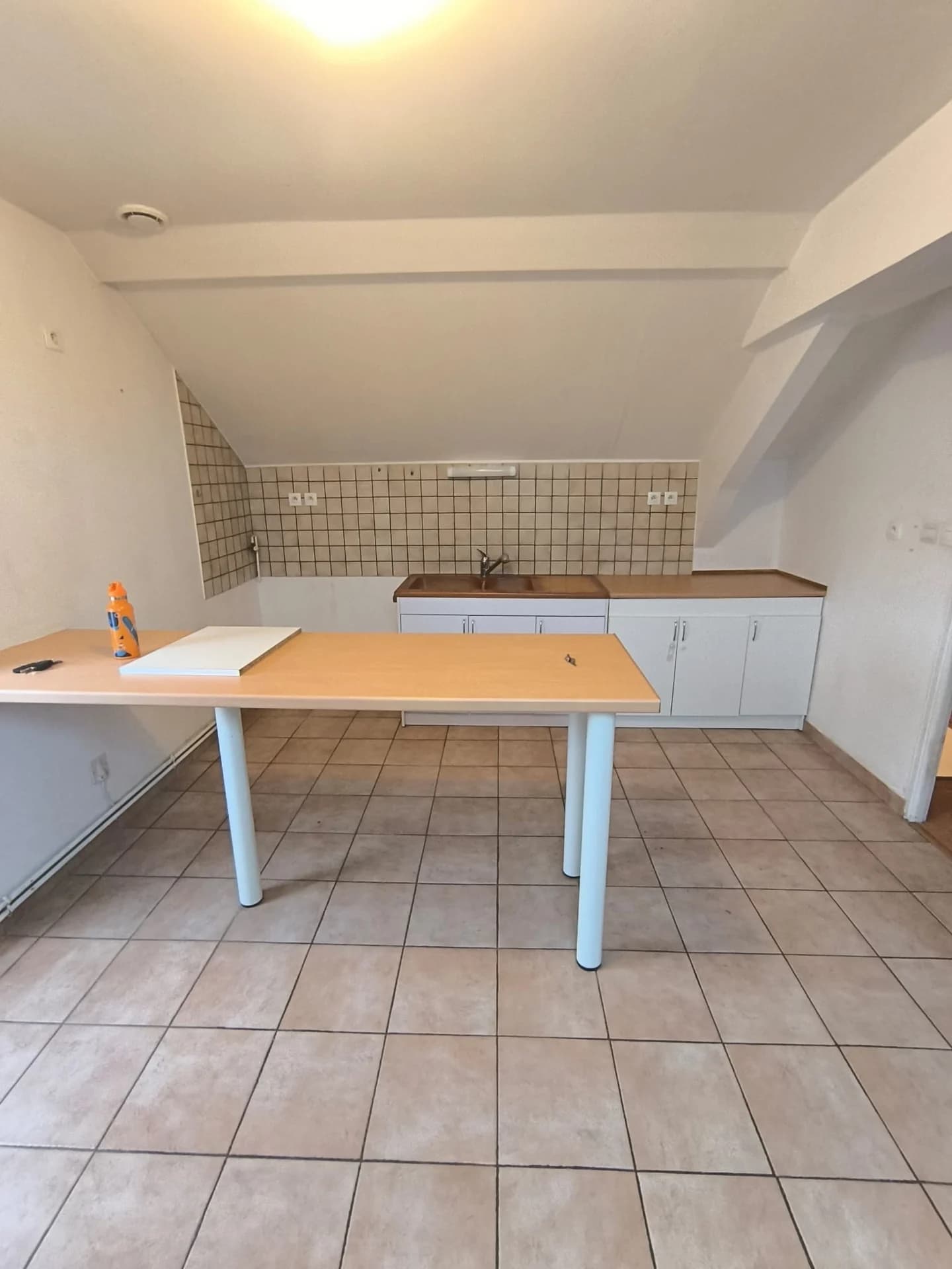 Une cuisine sous les combles — photographie 2