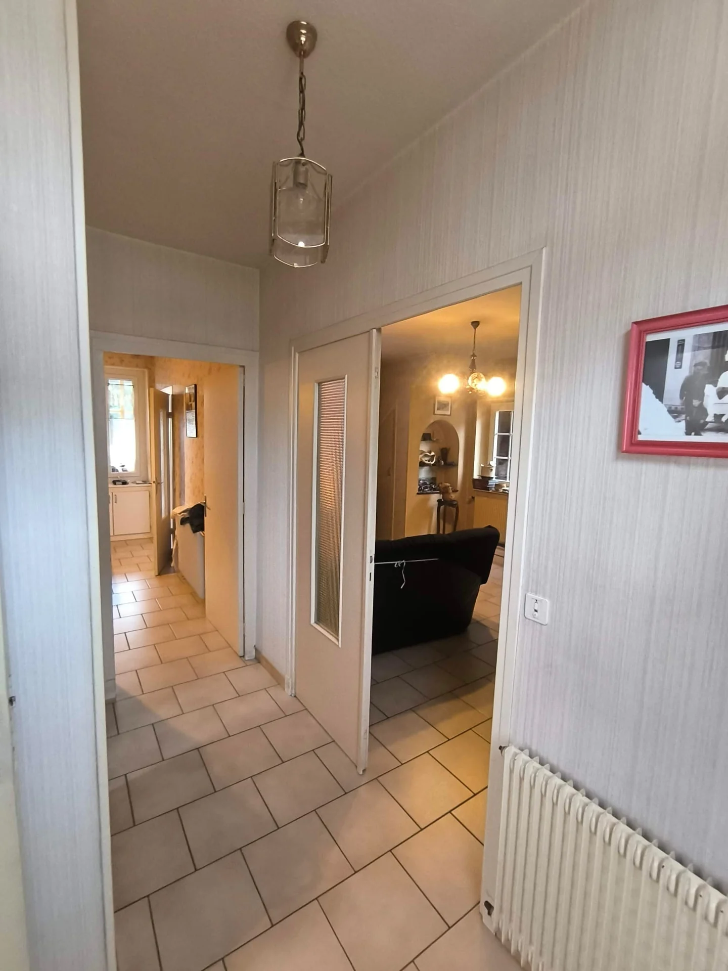 Rénovation complète : cuisine noire et bois, séjour et finitions — photographie 7