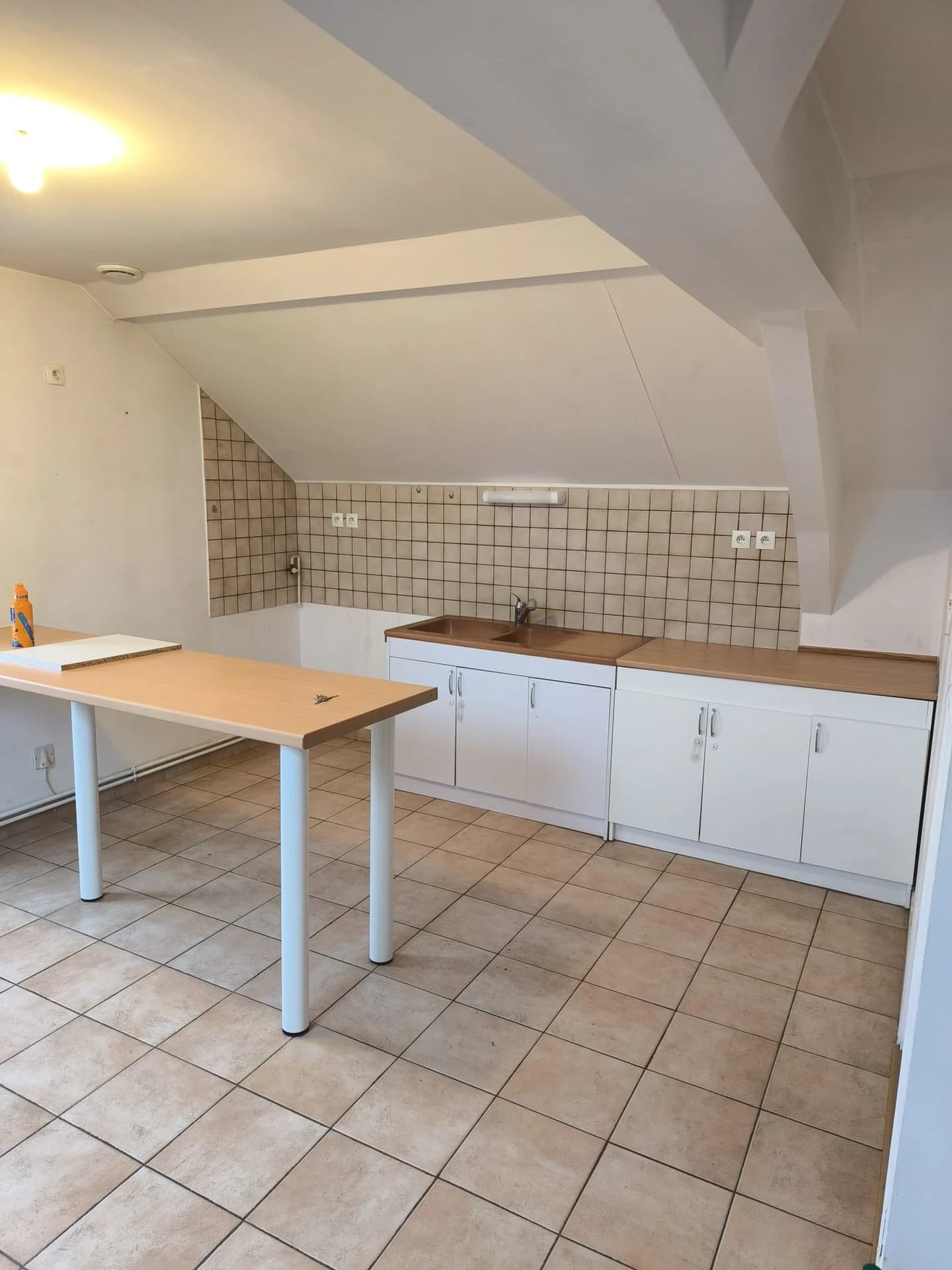 Une cuisine sous les combles — photographie 1