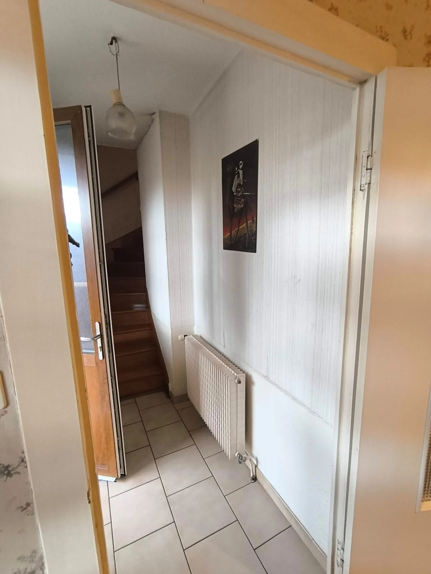 Rénovation complète : cuisine noire et bois, séjour et finitions — photographie 2
