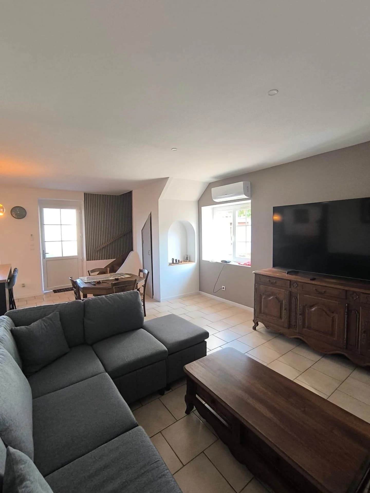 Rénovation complète : cuisine noire et bois, séjour et finitions — photographie 41