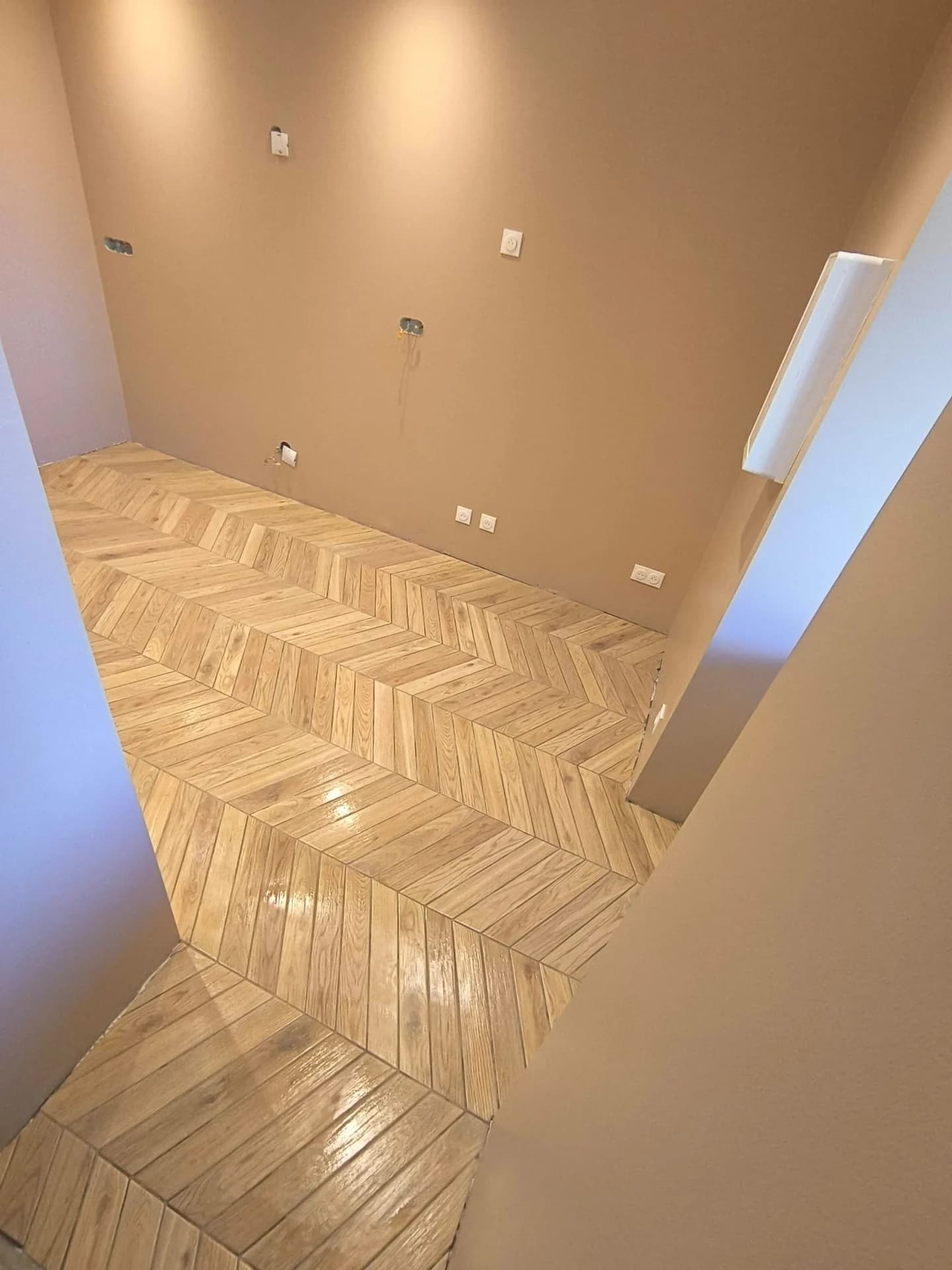 Le détail d’un sol en chevrons — photographie 5