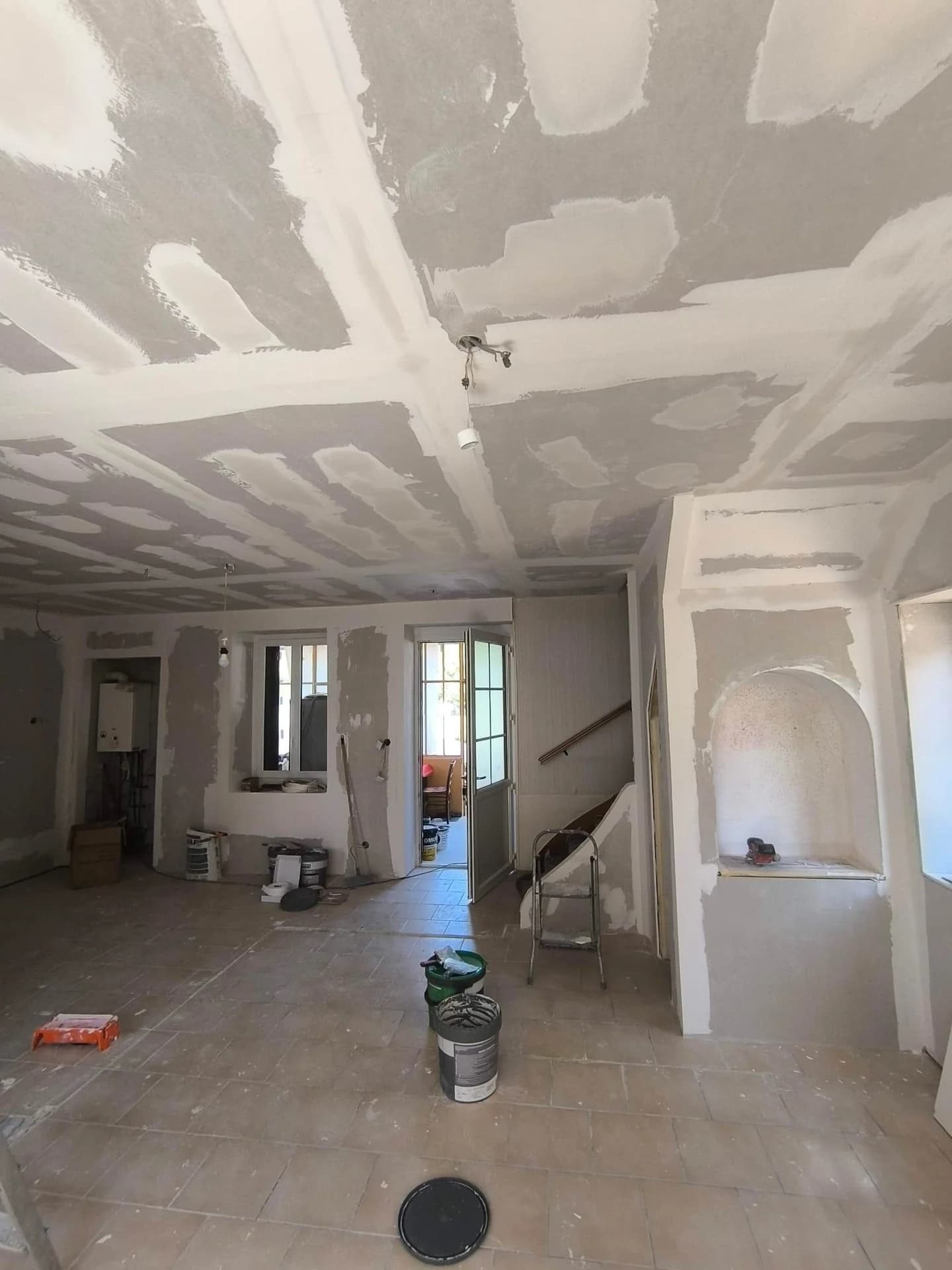 Rénovation complète : cuisine noire et bois, séjour et finitions — photographie 25