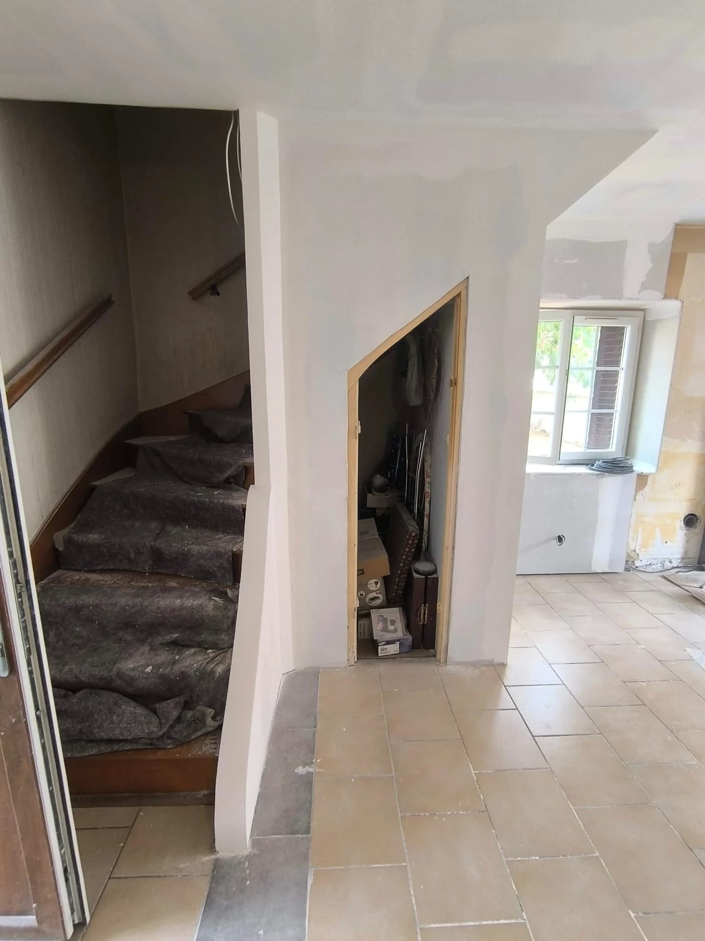 Rénovation complète : cuisine noire et bois, séjour et finitions — photographie 26