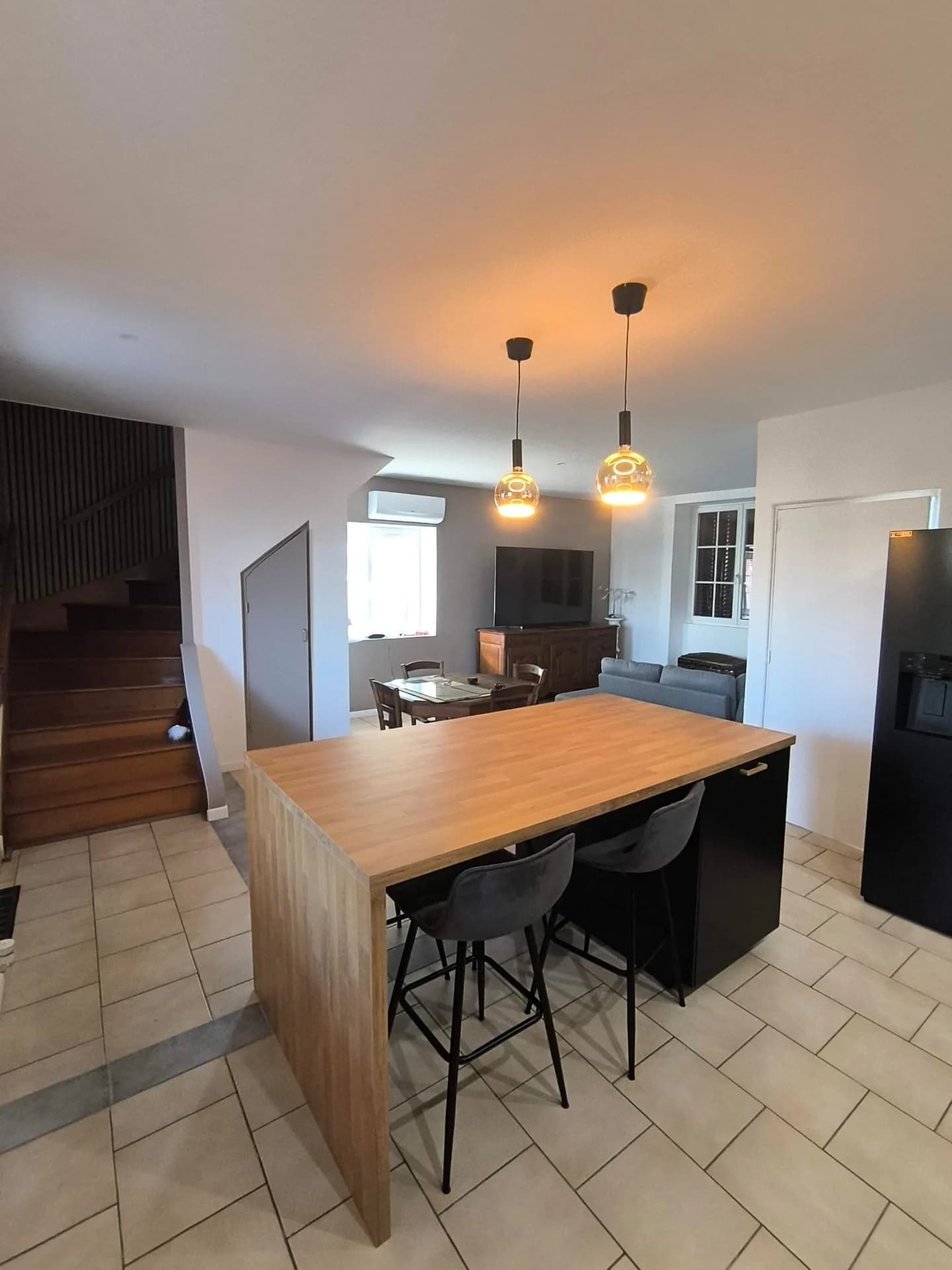 Rénovation complète : cuisine noire et bois, séjour et finitions — photographie 39